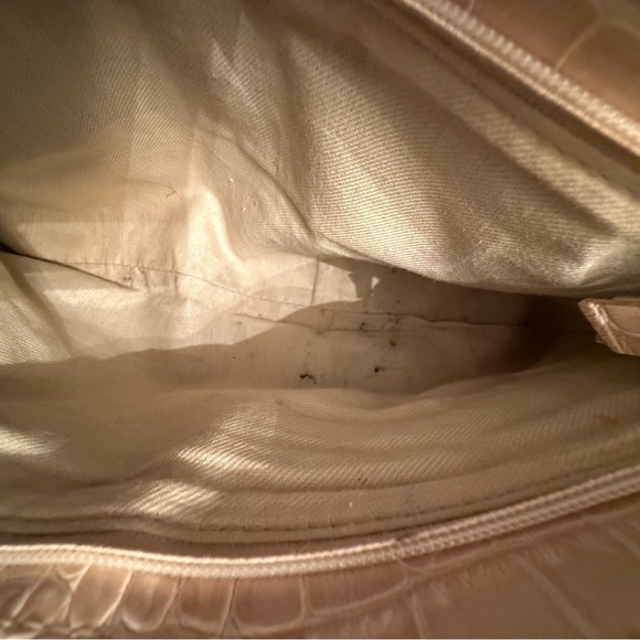 LIZ CLAIBORNE Cream Croc Embossed Faux Leather Top Handle Bag East-West - Picture 12 of 16